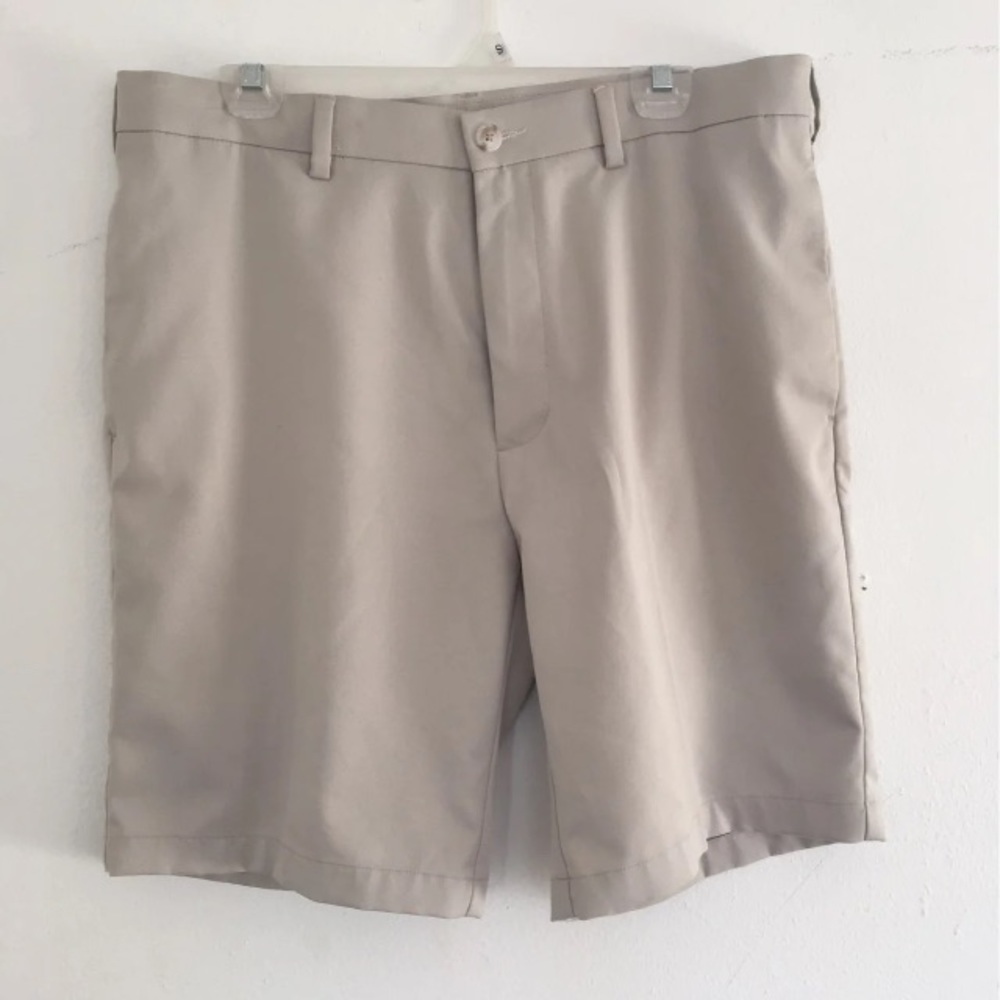 Roundtree & York khaki shorts sz 36